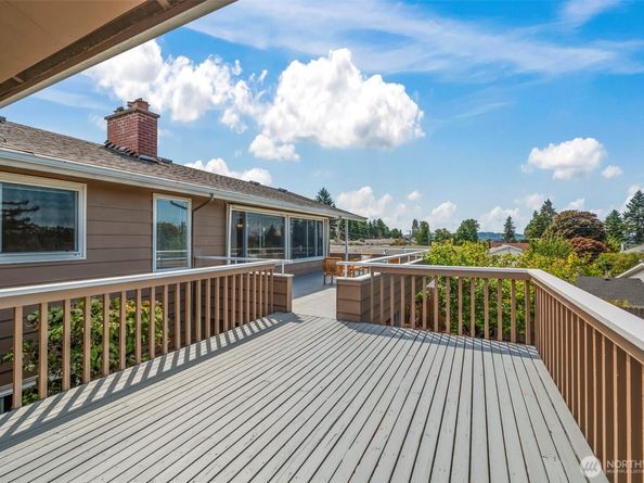 1014 S 234th Place, Des Moines WA 98198