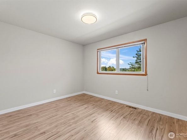 1014 S 234th Place, Des Moines WA 98198