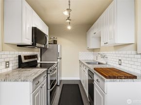 1120 17th Avenue 104, Seattle WA 98122