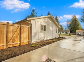 8708 NE 140th Street A, Kirkland WA 98034