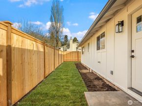 8708 NE 140th Street A, Kirkland WA 98034