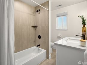 8708 NE 140th Street A, Kirkland WA 98034