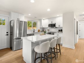 8708 NE 140th Street A, Kirkland WA 98034