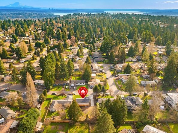 8708 NE 140th Street A, Kirkland WA 98034