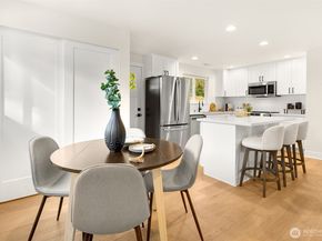 8708 NE 140th Street A, Kirkland WA 98034