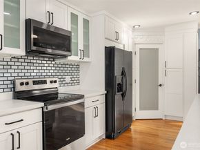 15411 SE 8th Street, Bellevue WA 98007