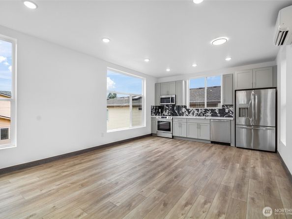 8612 42nd Avenue S C, Seattle WA 98118