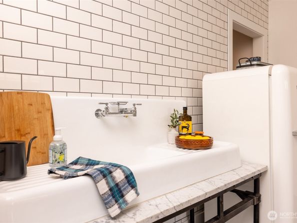 381 Wallace Way NE 109, Bainbridge Island WA 98110