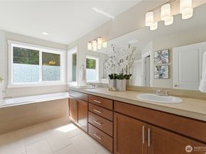 16005 74th Avenue NE, Kenmore WA 98028