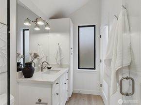 2806 W Dravus Street, Seattle WA 98199