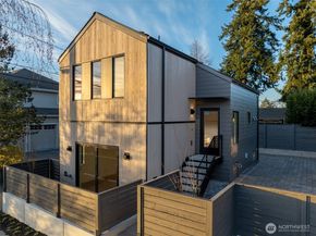 2806 W Dravus Street, Seattle WA 98199
