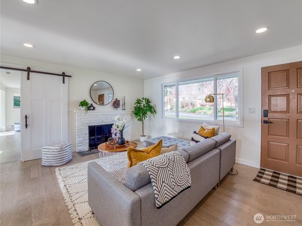 18 232nd Place SW, Bothell WA 98021