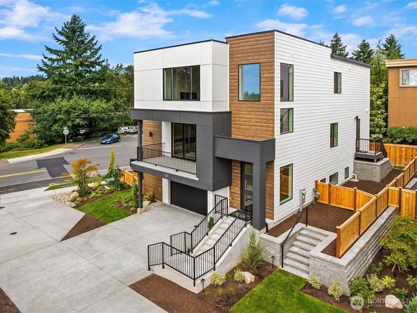 138 8th Court, Kirkland WA 98033