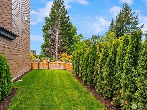 138 8th Court, Kirkland WA 98033