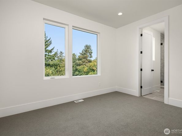 138 8th Court, Kirkland WA 98033