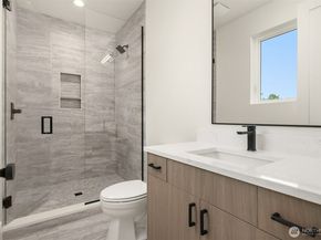 138 8th Court, Kirkland WA 98033