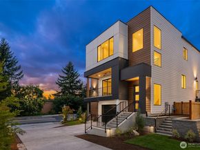 138 8th Court, Kirkland WA 98033
