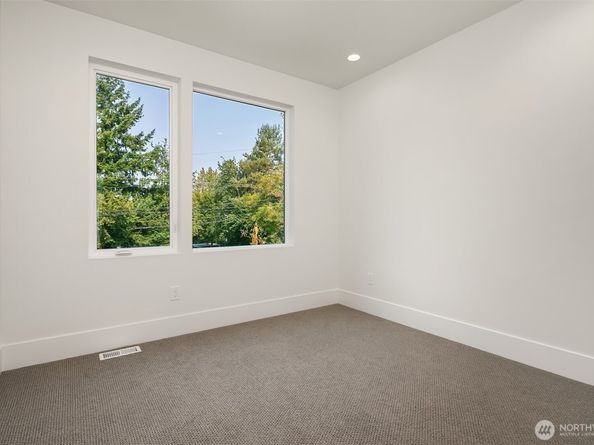 138 8th Court, Kirkland WA 98033