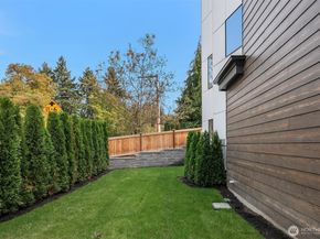 138 8th Court, Kirkland WA 98033