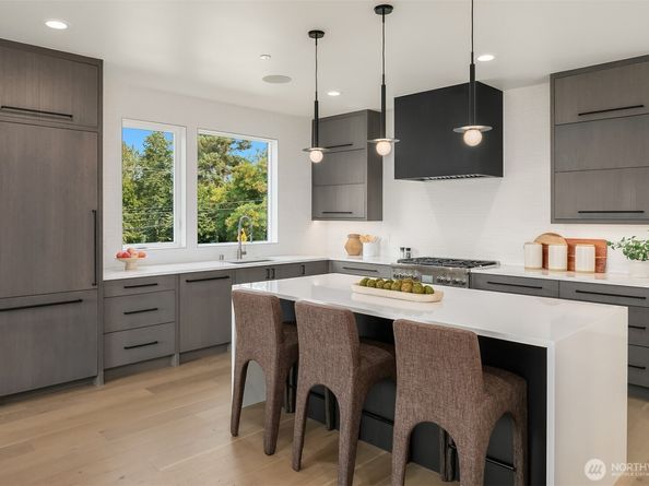138 8th Court, Kirkland WA 98033