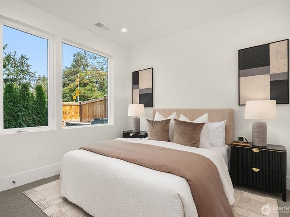 138 8th Court, Kirkland WA 98033