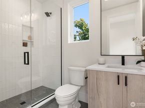 138 8th Court, Kirkland WA 98033