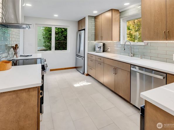 9804 63rd Avenue S, Seattle WA 98118