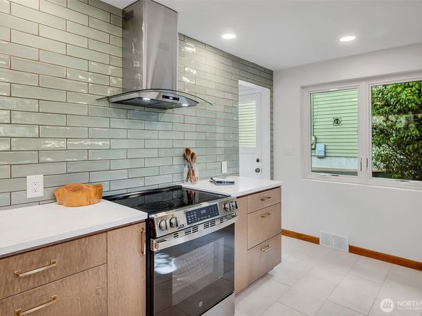 9804 63rd Avenue S, Seattle WA 98118