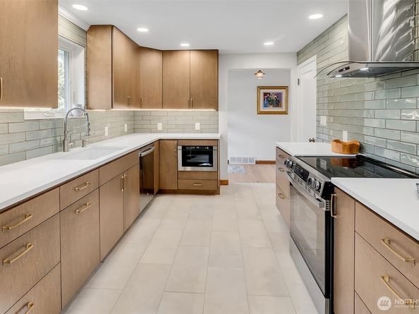 9804 63rd Avenue S, Seattle WA 98118