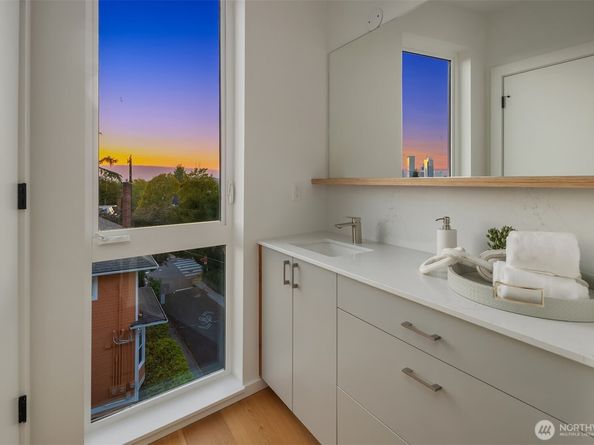 1225 E Roy Street, Seattle WA 98102