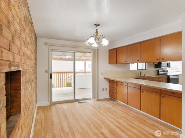 2612 204th Street SW, Lynnwood WA 98036