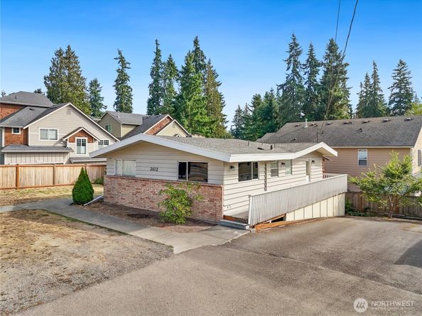 2612 204th Street SW, Lynnwood WA 98036
