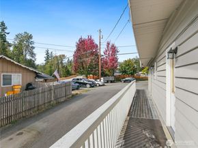 2612 204th Street SW, Lynnwood WA 98036