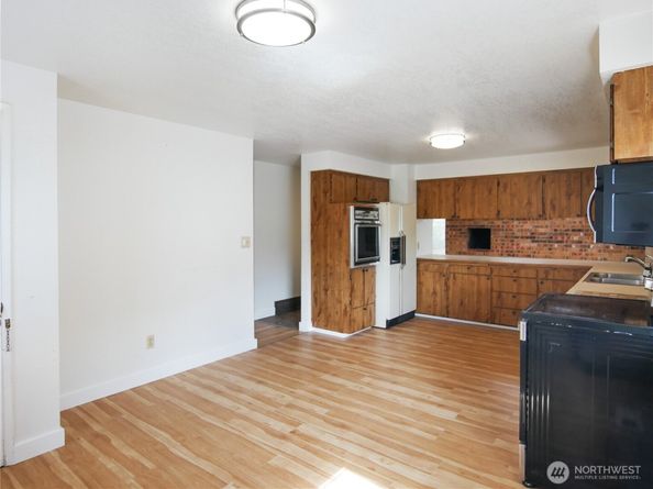 2612 204th Street SW, Lynnwood WA 98036