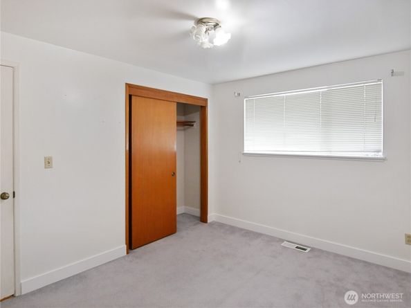 2612 204th Street SW, Lynnwood WA 98036