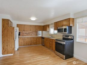 2612 204th Street SW, Lynnwood WA 98036