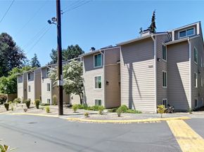 19855 25th Avenue NE 206, Shoreline WA 98155
