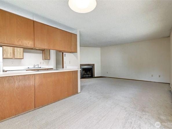 19855 25th Avenue NE 206, Shoreline WA 98155