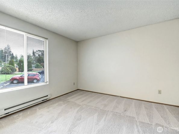 19855 25th Avenue NE 206, Shoreline WA 98155