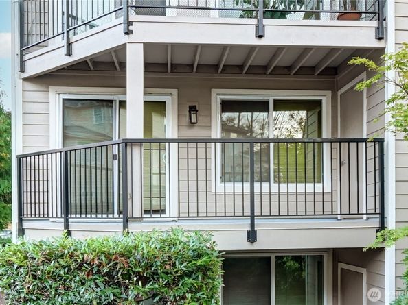 19855 25th Avenue NE 206, Shoreline WA 98155