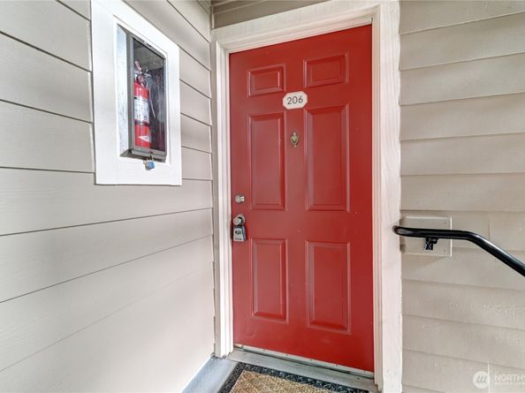 19855 25th Avenue NE 206, Shoreline WA 98155