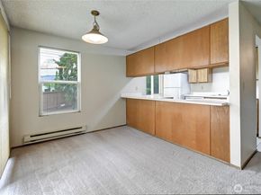 19855 25th Avenue NE 206, Shoreline WA 98155