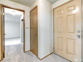 19855 25th Avenue NE 206, Shoreline WA 98155