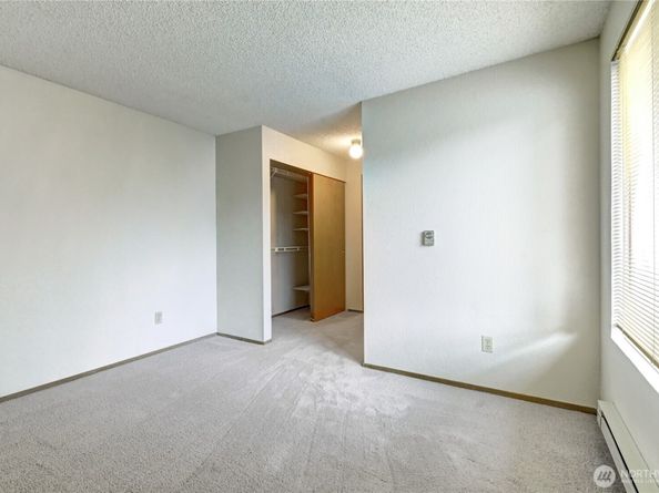 19855 25th Avenue NE 206, Shoreline WA 98155