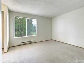 19855 25th Avenue NE 206, Shoreline WA 98155