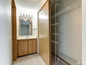 19855 25th Avenue NE 206, Shoreline WA 98155