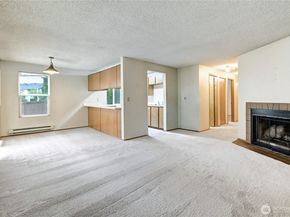 19855 25th Avenue NE 206, Shoreline WA 98155