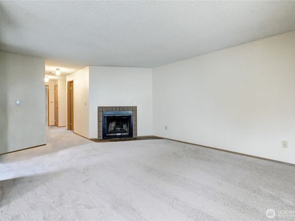 19855 25th Avenue NE 206, Shoreline WA 98155