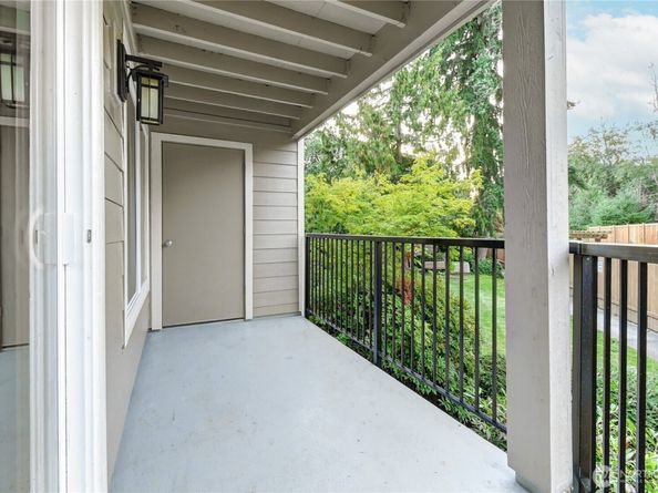 19855 25th Avenue NE 206, Shoreline WA 98155