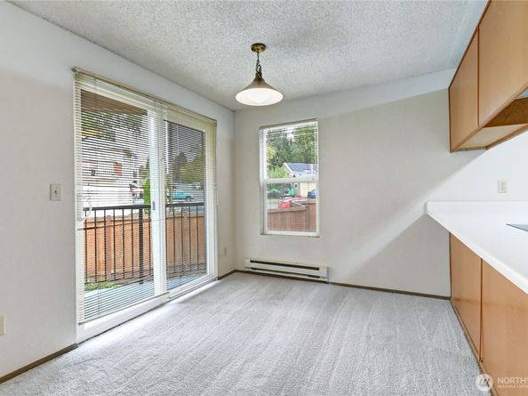 19855 25th Avenue NE 206, Shoreline WA 98155